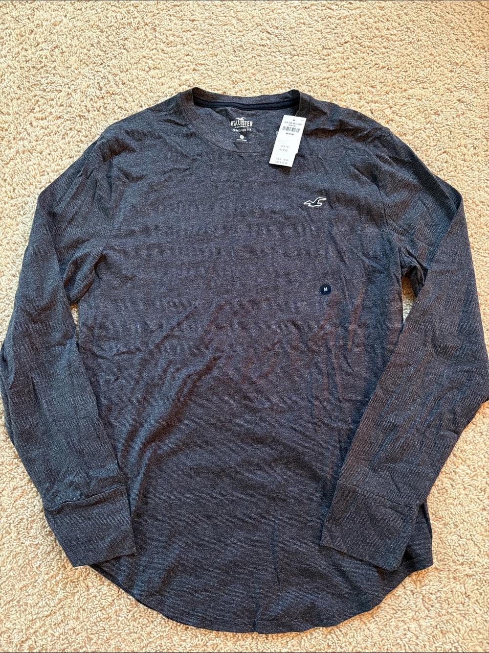 NWT-Hollister Men's Long-Sleeve Curved-Hem Crewneck Shirt -Navy